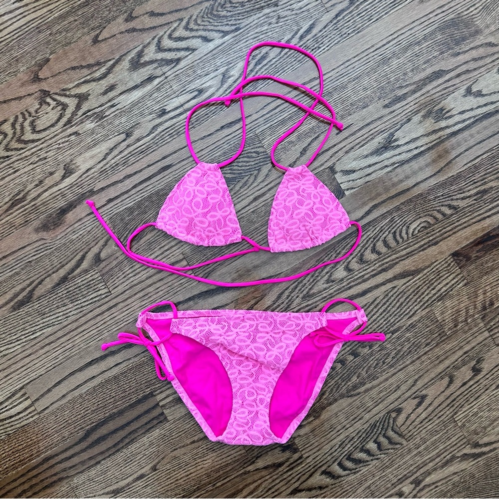 Victoria’s Secret NWOT medium bikini 3 shades of pink pattern lacey double tie